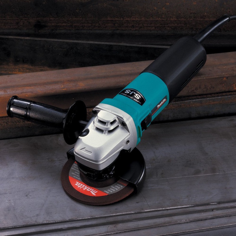 Makita 9565CV 5-Inch Variable Speed Angle Grinder - Image 3