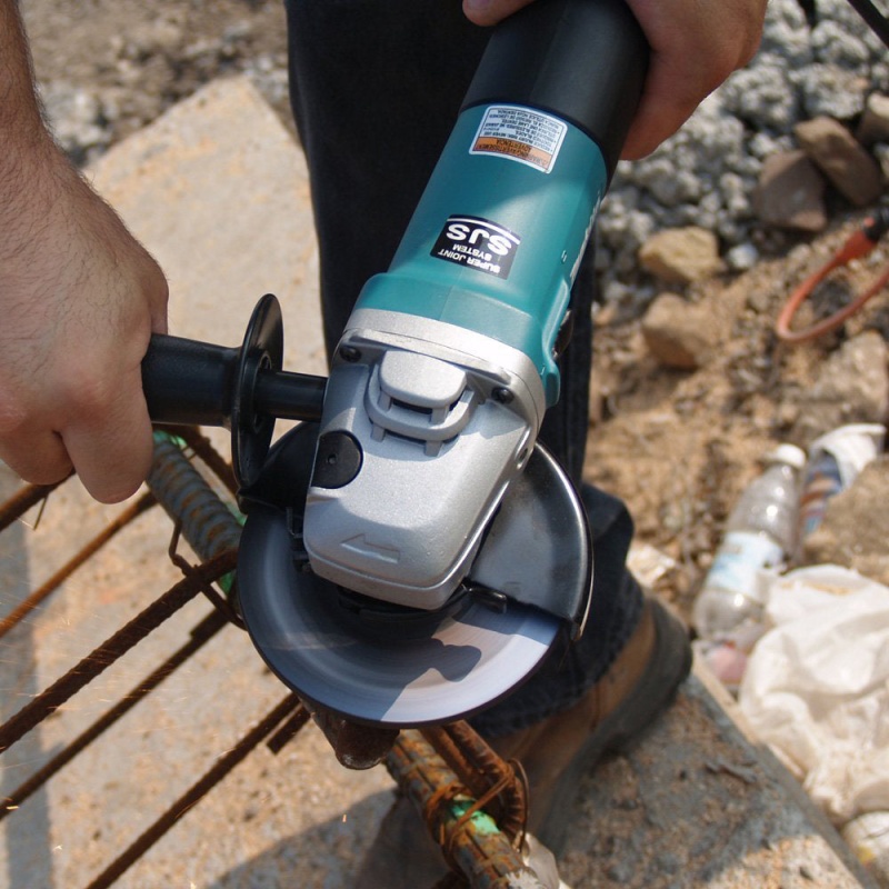 Makita 9565CV 5-Inch Variable Speed Angle Grinder - Image 4