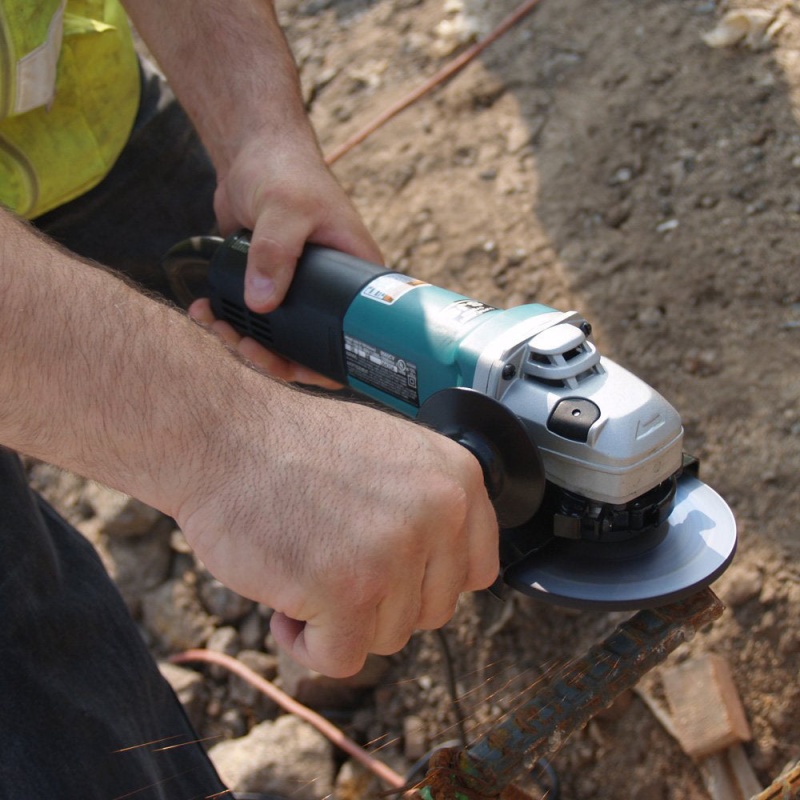 Makita 9565CV 5-Inch Variable Speed Angle Grinder - Image 6