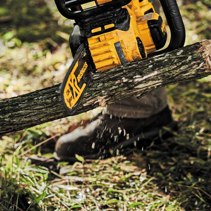 DeWALT DCCS670X1 60V MAX FLEXVOLT 16" 3.0Ah Brushless Lithium-Ion Chainsaw Kit - Image 12