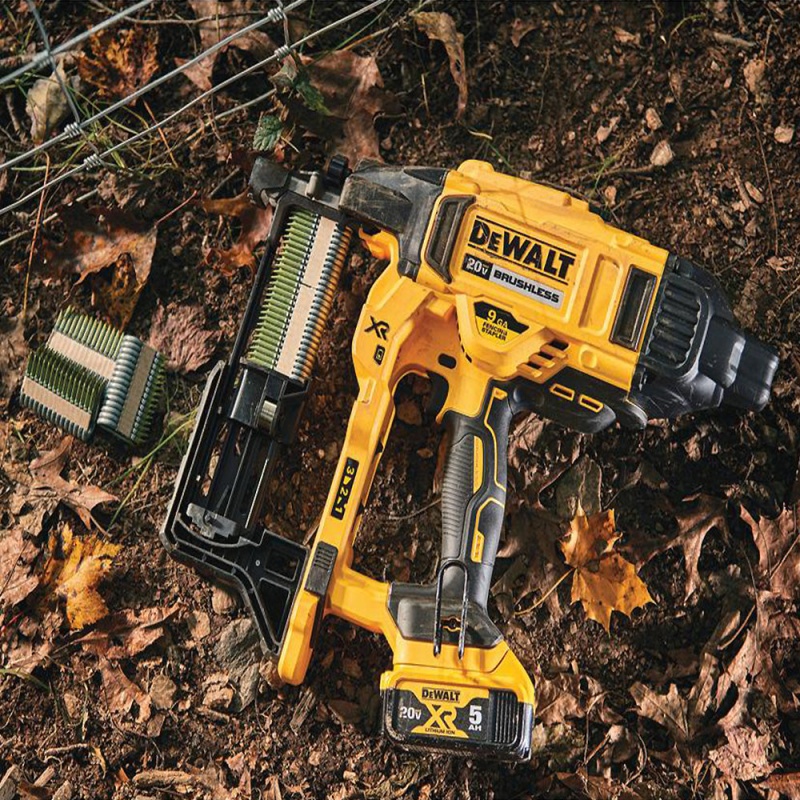 DeWALT DCFS950B 20V MAX XR 9 GA Cordless Fencing Stapler - Bare Tool - Image 5