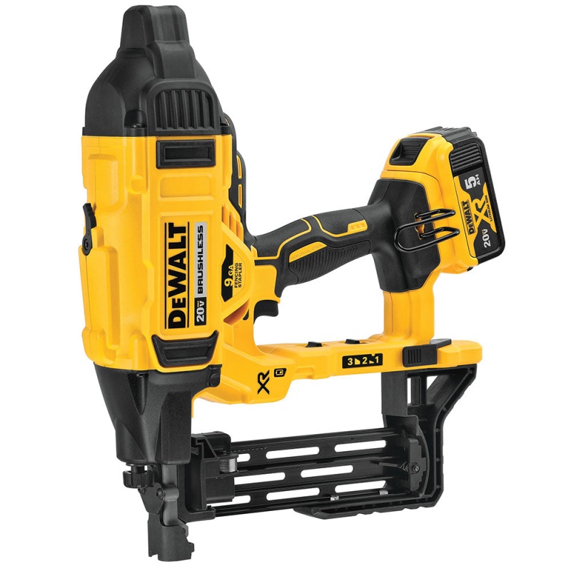 DeWALT DCFS950P2 20V MAX XR 9 GA Brushless Cordless Fencing Stapler Kit - Image 3