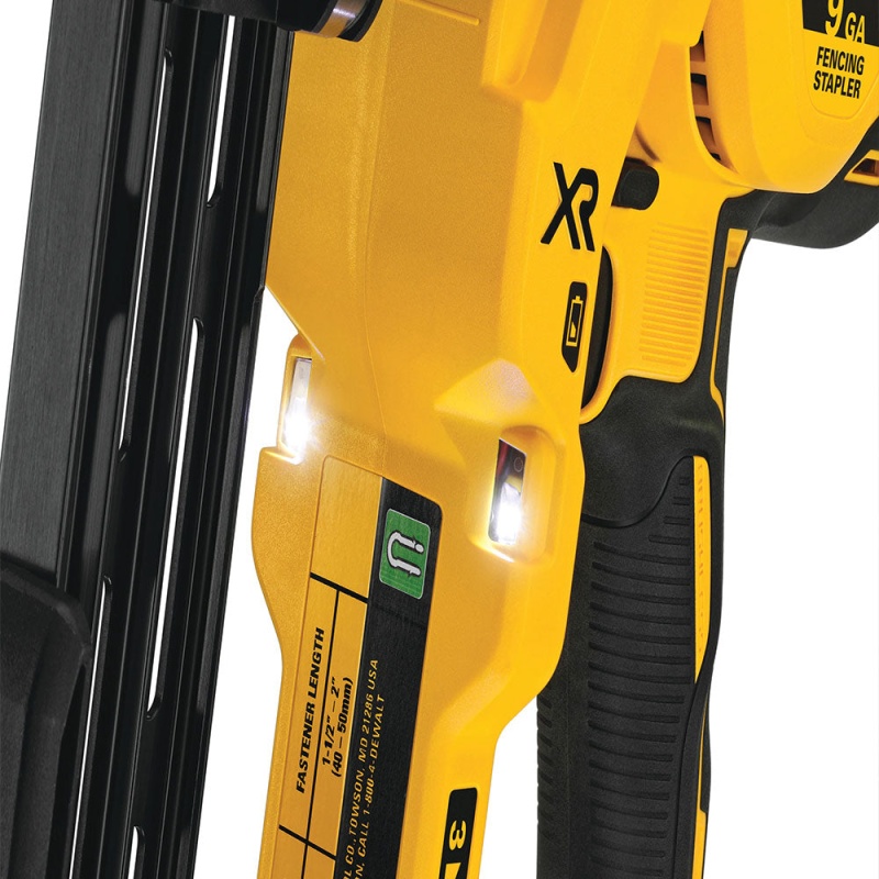 DeWALT DCFS950P2 20V MAX XR 9 GA Brushless Cordless Fencing Stapler Kit - Image 7