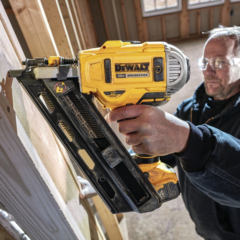 DeWALT DCN692M1 20V MAX XR Lithium Brushless Dual Speed Framing Nailer - Image 4