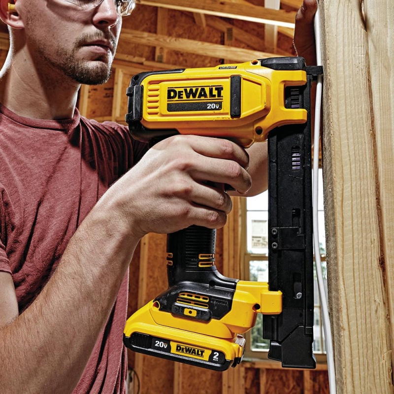 DeWALT DCN701D1 20V 1 Inch Cordless Electrician Wire Stapler Kit - Image 3