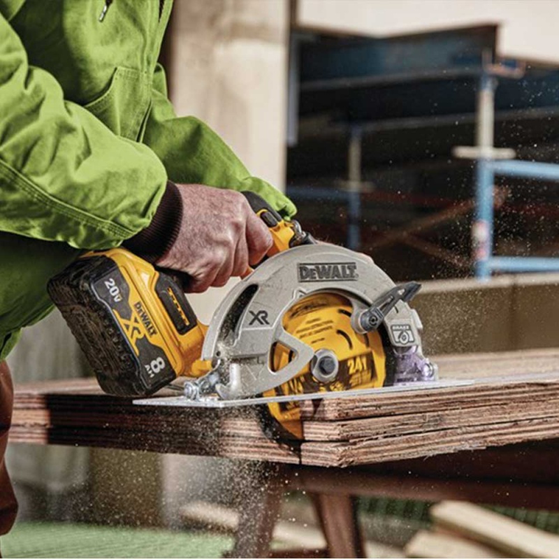 DeWALT DCS574W1 20V MAX XR Brushless Cordless Circular Saw w/ Power Detect Kit - Image 7