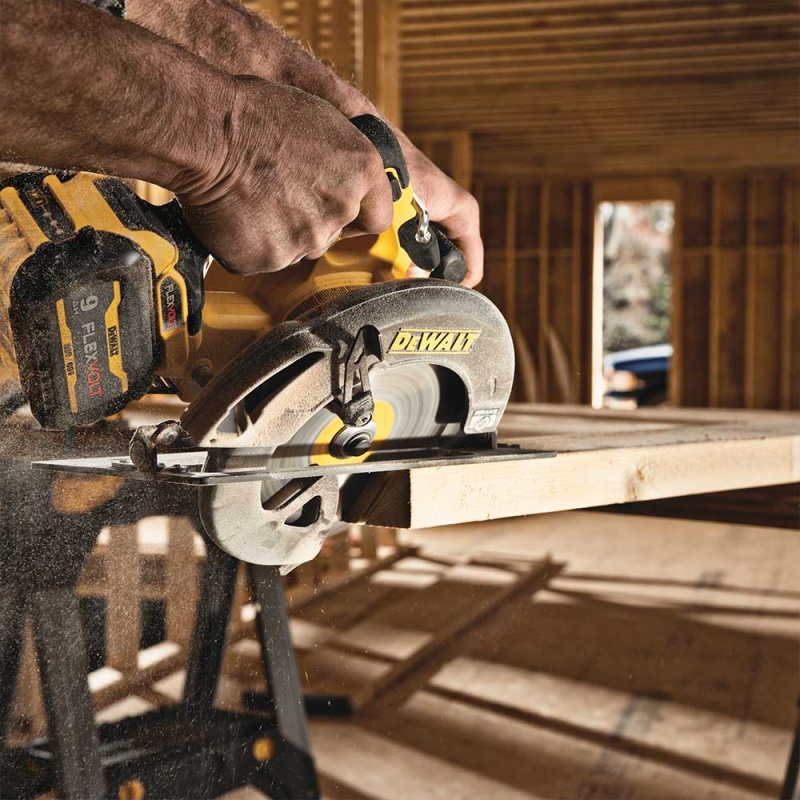 DeWALT DCS578B 60V 7-1/4" MAX FLEXVOLT Cordless Circular Saw w/ Brake -Bare Tool - Image 4