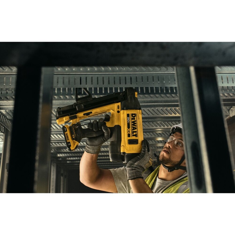 Dewalt DGN845D1 20V MAX XR Trak It C6 Gas Nailer Kit - Image 4