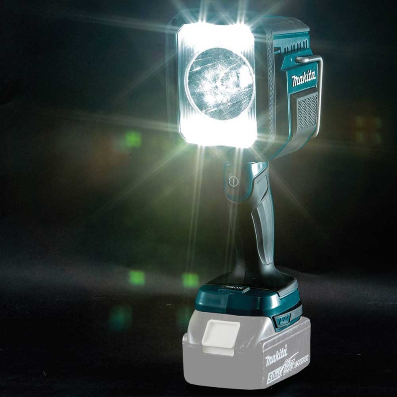 Makita DML812 18V LXT Li-Ion Cordless L.E.D. Flashlight/Spotlight -Bare Tool - Image 8