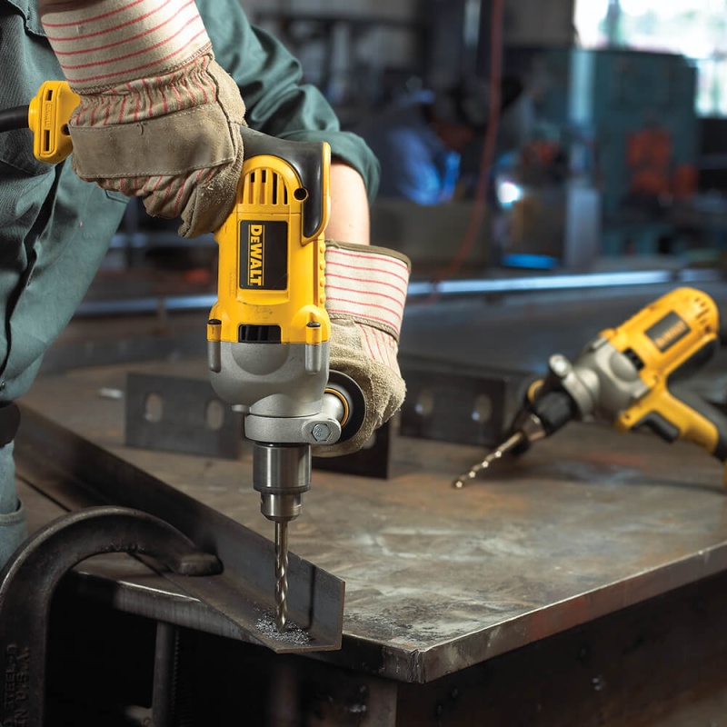 DeWALT DWD210G 1/2" 10-Amp Variable Speed Drill - Image 3