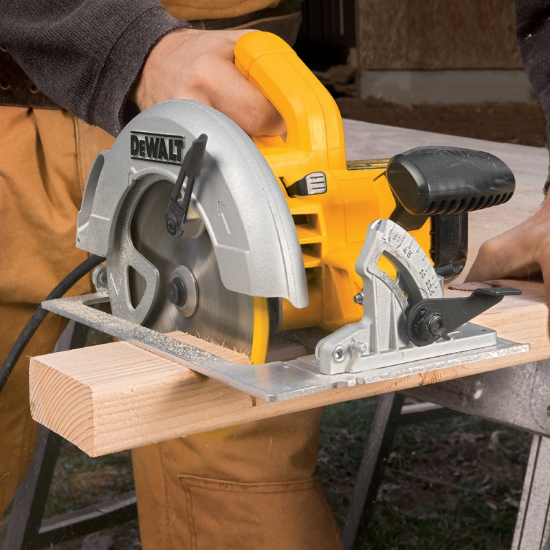 DeWALT DWE575 7-1/4-In Electric Next Gen Circular Saw Cutting Tool - Image 3