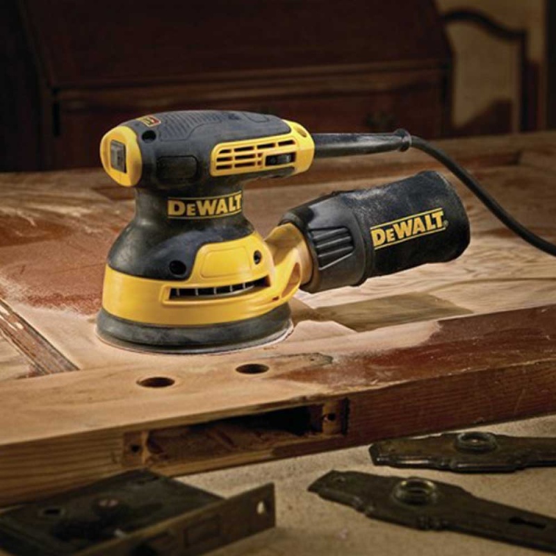 DeWALT DWE6423 3 Amp  5" Corded Compact Variable Speed Random Orbit Sander - Image 7