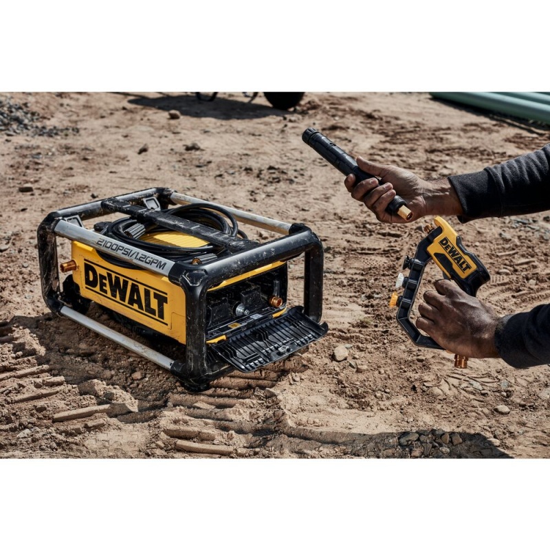 DeWALT DWPW2100 2100 PSI 1.2 GPM Cold Water Electric Pressure Washer - Image 11