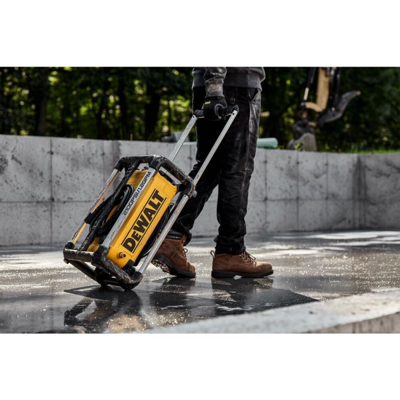 DeWALT DWPW2100 2100 PSI 1.2 GPM Cold Water Electric Pressure Washer - Image 7