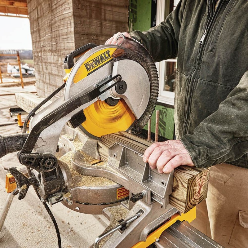 DeWALT DWS715 120V 12 Inch 15 Amp Electric Single Bevel Compound Miter Saw - Image 3