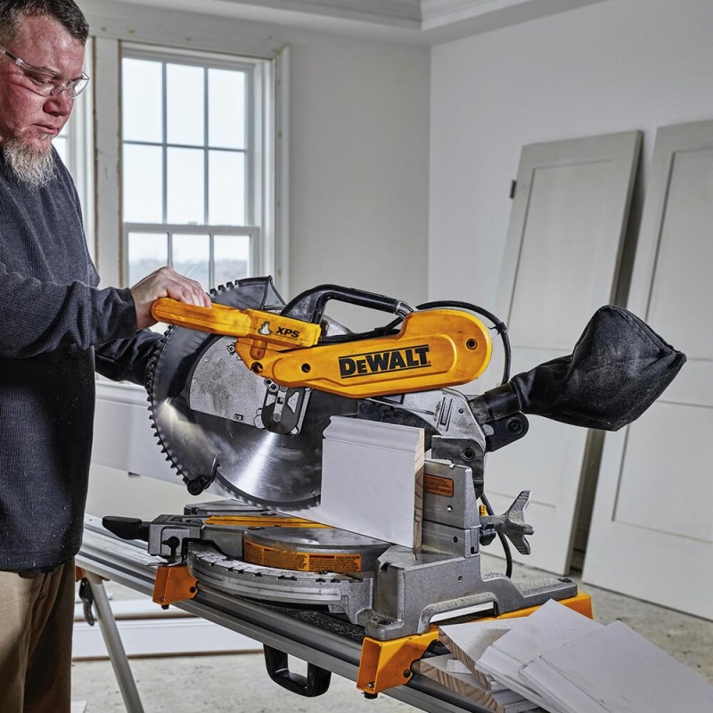 DeWALT DWS716XPS 12 Inch 15 Amp Compound Double Bevel Miter Saw Kit - Image 3