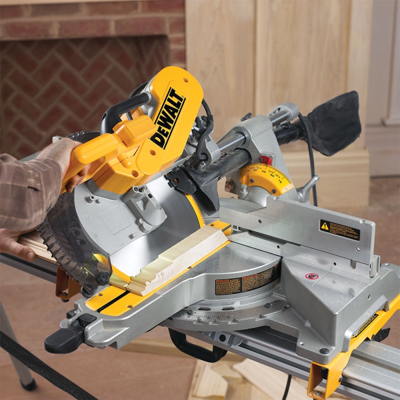 DeWALT DWS779 12-Inch 15-Amp 3800-Rpm Double Bevel Sliding Compound Miter Saw - Image 8