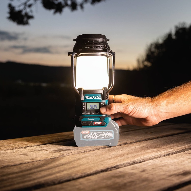 Makita GRM04 40V max XGT Cordless Lantern w/ Radio - Bare Tool - Image 6