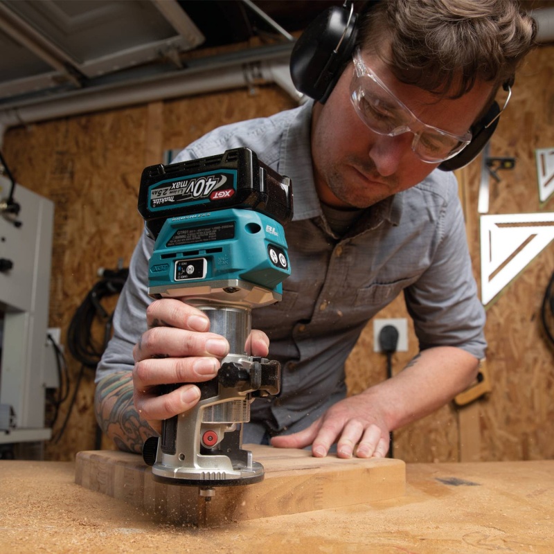 Makita GTR01D1 40V max XGT Brushless Cordless Variable Speed Compact Router Kit - Image 6