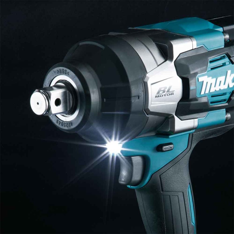 Makita GWT01D 40V MAX XGT 3/4" Sq. Brushless Cordless Drive Impact Wrench Kit - Image 8