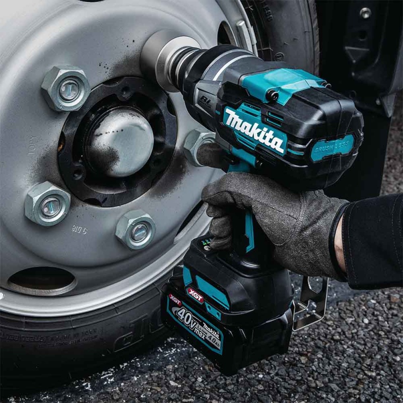 Makita GWT01D 40V MAX XGT 3/4" Sq. Brushless Cordless Drive Impact Wrench Kit - Image 9