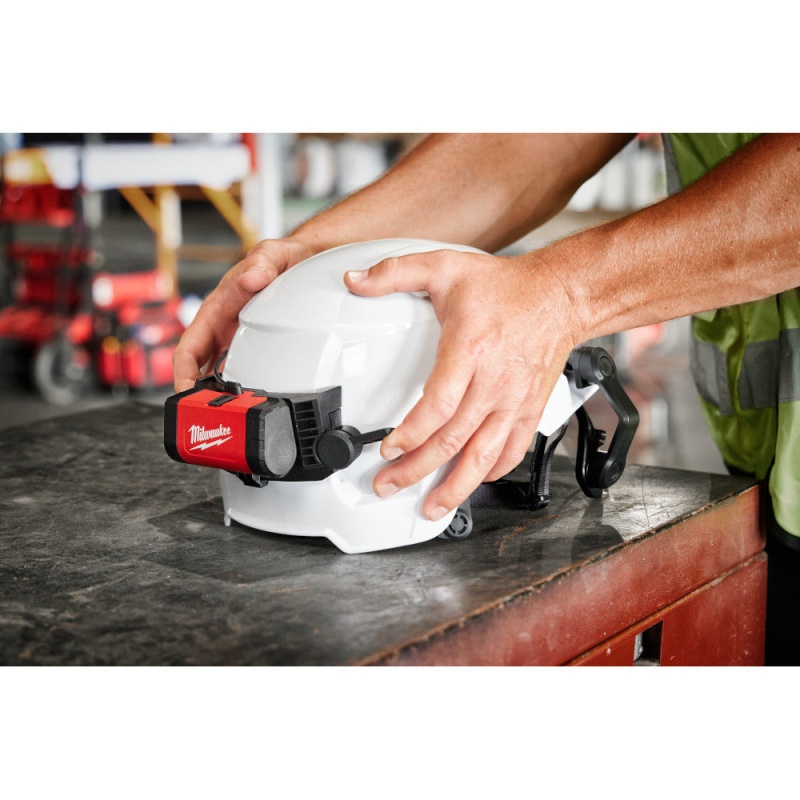 Milwaukee 2118-21 BOLT REDLITHIUM USB Cordless Headlamp - Image 7