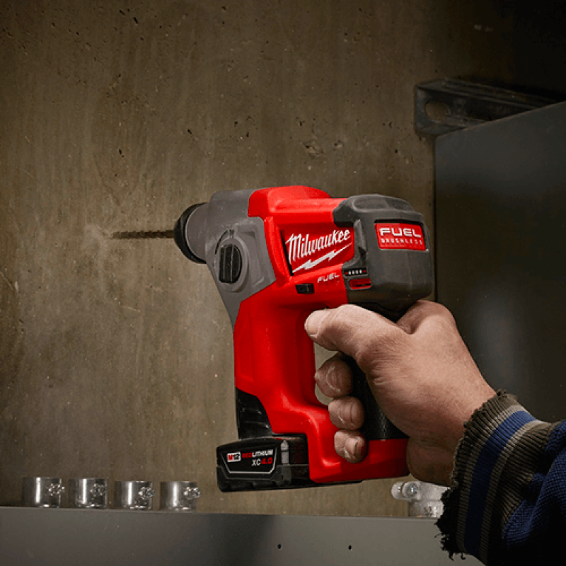 Milwaukee 2416-21XC M12 FUEL 12V 5/8-Inch 4.0Ah SDS-Plus Rotary Hammer Kit - Image 3