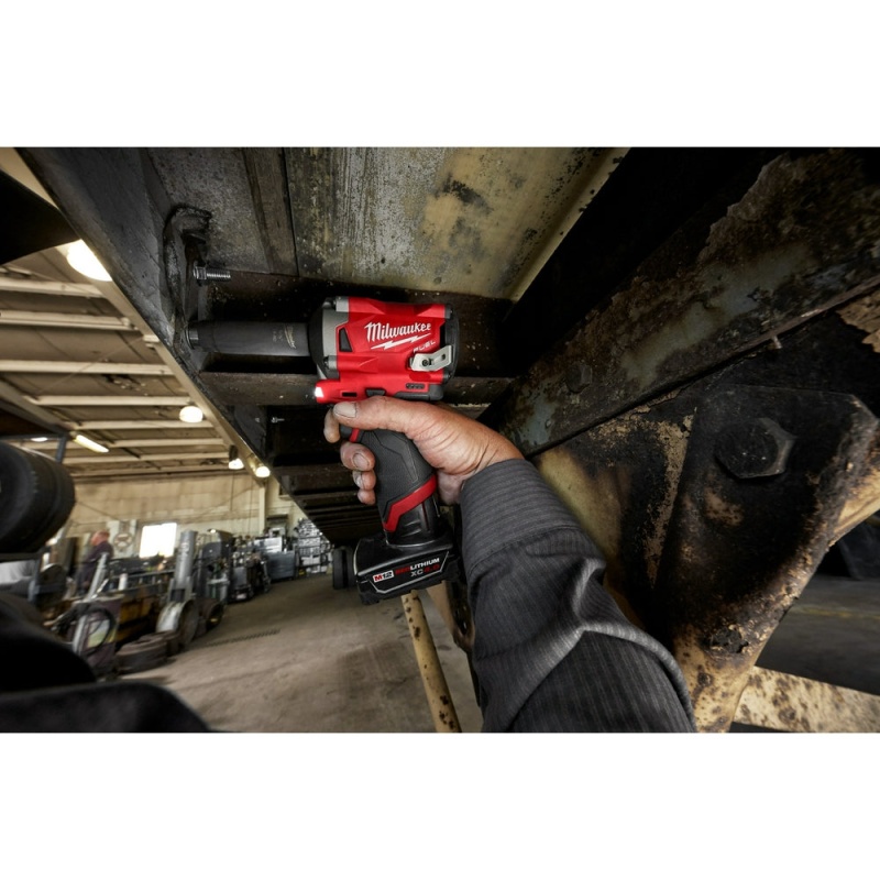 Milwaukee M12 2555-22 M12 FUEL 12V 1/2-Inch Cordless Stubby Impact Wrench Kit - Image 10