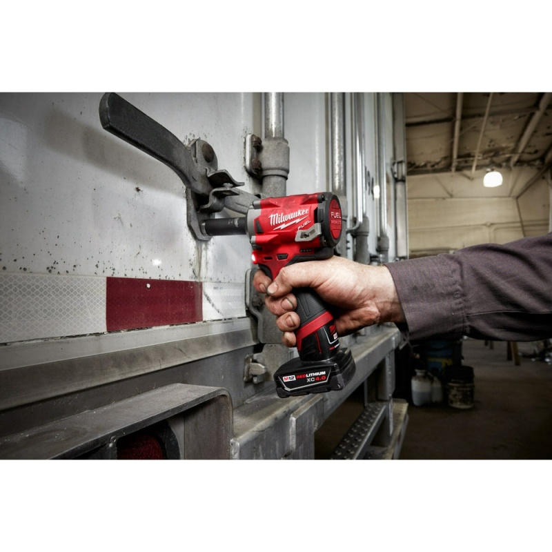 Milwaukee M12 2555-22 M12 FUEL 12V 1/2-Inch Cordless Stubby Impact Wrench Kit - Image 11