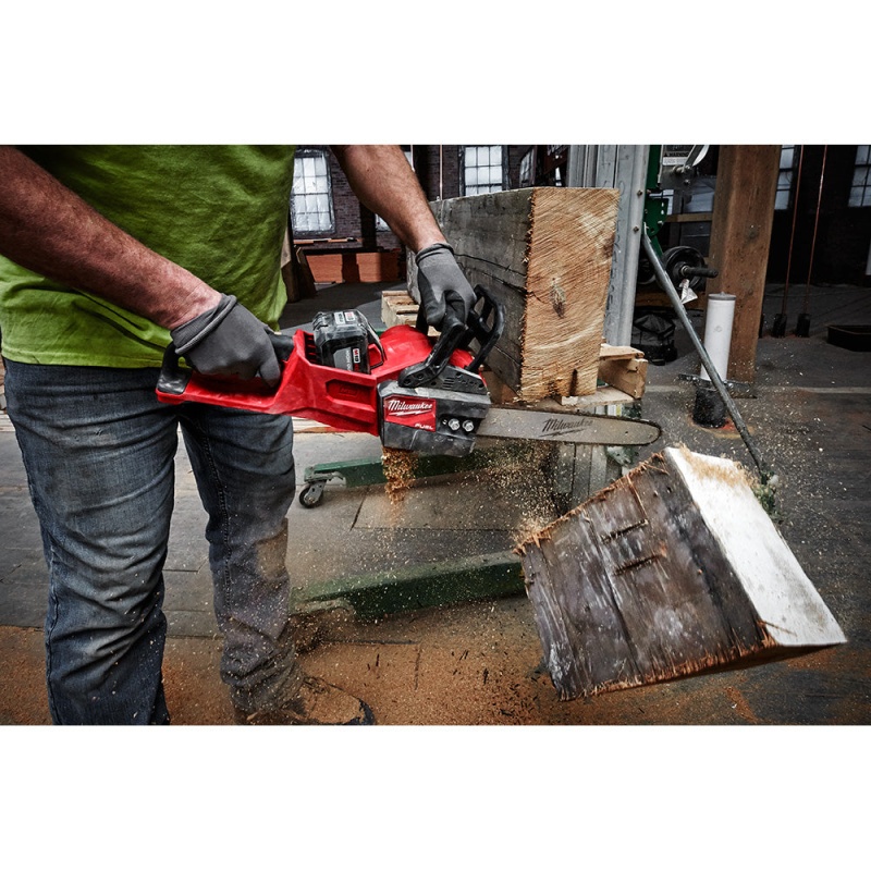 Milwaukee 2727-20C M18 FUEL 14" Ergonomic Cordless Chainsaw - Bare Tool - Image 11