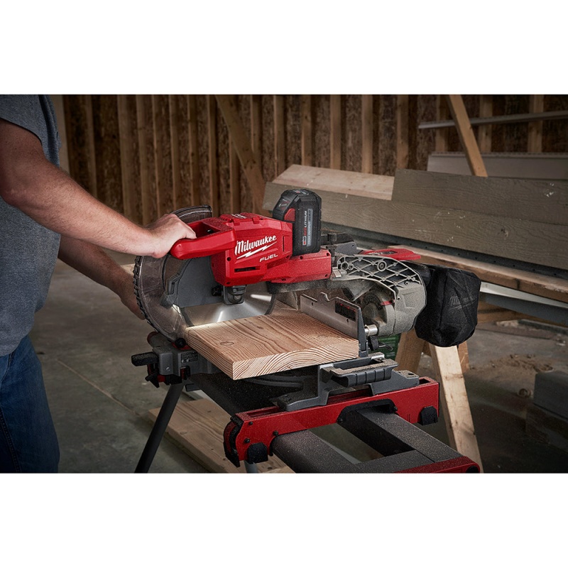 Milwaukee 2734-21 M18 FUEL 18V 10" Dual Bevel Sliding Compound Miter Saw Kit - Image 9