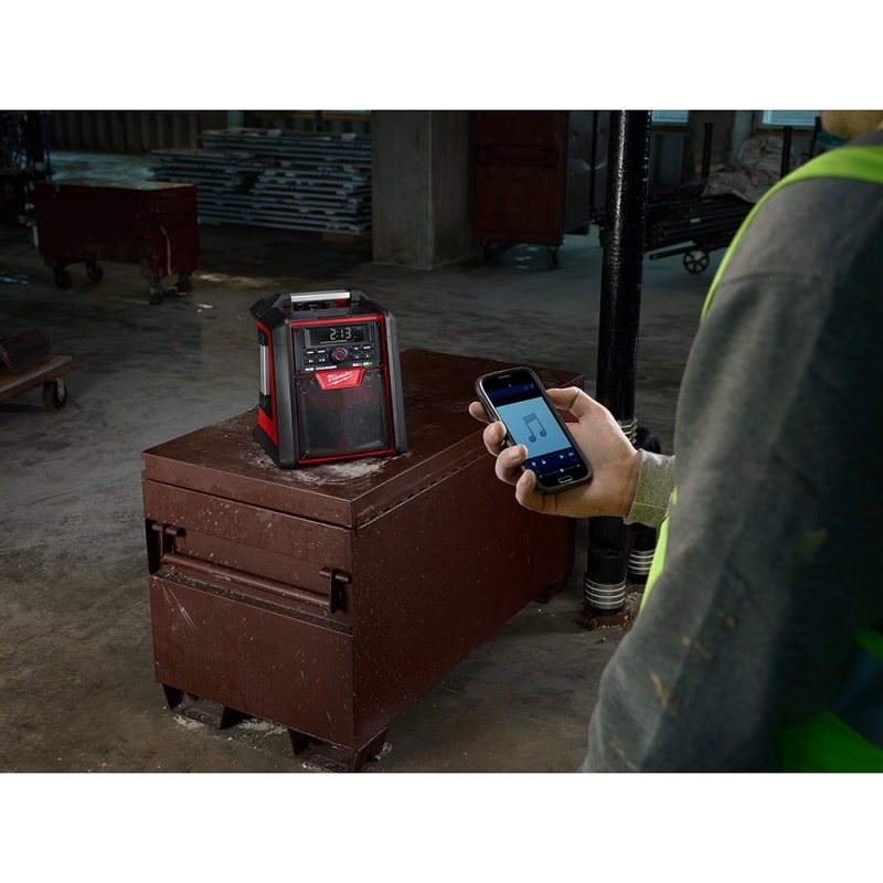 Milwaukee 2792-20 M18 18V Jobsite Bluetooth Radio/Charger - Bare Tool - Image 4