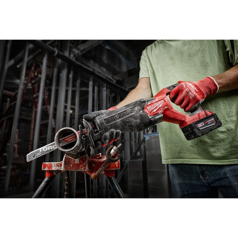 Milwaukee 2821-21FR M18 FUEL 18V Cordless Li-Ion SAWZALL / Grinder Combo Kit - Image 14