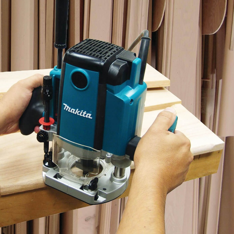 Makita RP1800 3-1/4 HP 15.0 Amp 2-3/4-Inch 22,000 Rpm Smooth Plunge Router - Image 2