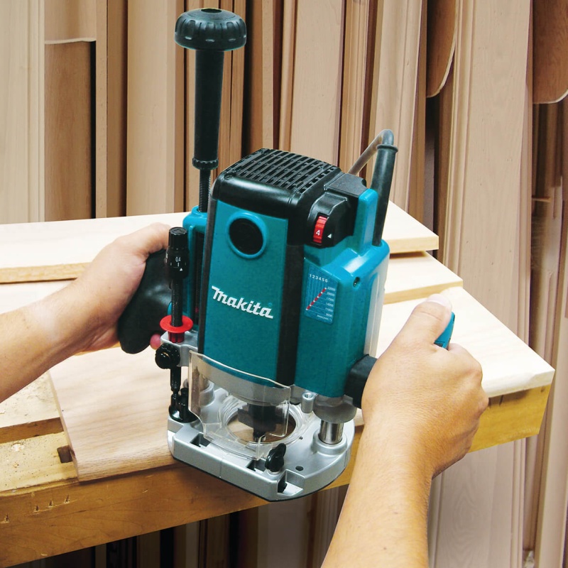 Makita RP2301FC 3-1/4 HP 15.0 Amp 9,000-22,000 Rpm 2-3/4-Inch Plunge Router - Image 2