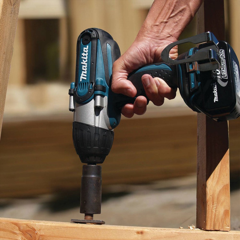 Makita XWT04S1 18V LXT Li-Ion 1/2" Sq. Drive Cordless Impact Wrench Kit - Image 5