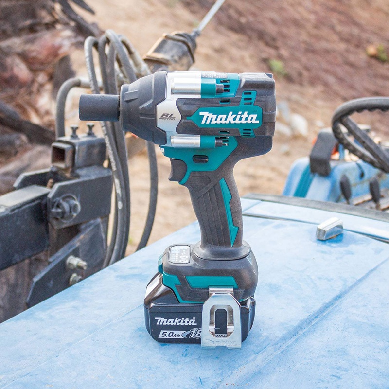 Makita XWT17T 18V LXT 1/2" Sq. Drive Li-Ion Brushless Cordless Impact Wrench Kit - Image 10