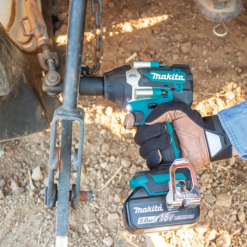 Makita XWT17T 18V LXT 1/2" Sq. Drive Li-Ion Brushless Cordless Impact Wrench Kit - Image 4