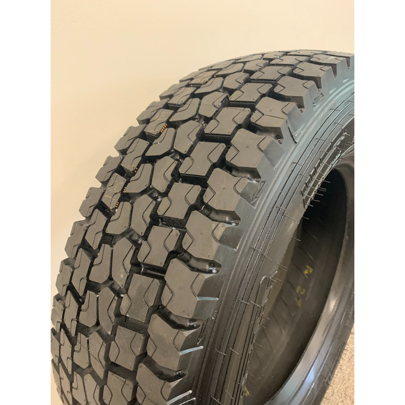 Tire 245/70R19.5 Pirelli TR01 Drive Closed Shoulder 14 Ply - Image 2