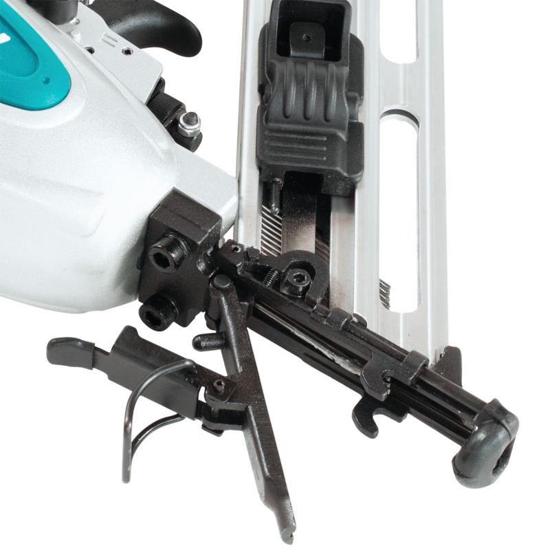 Makita AF635 15ga 2-1/2-Inch Powerful Pneumatic Lock-Out Angled Finish Nailer - Image 5