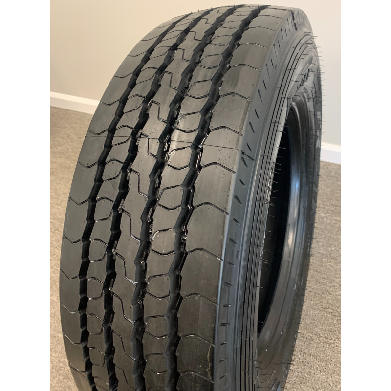 Tire 245/70R19.5 Pirelli FR01 Steer 14 Ply - Image 2