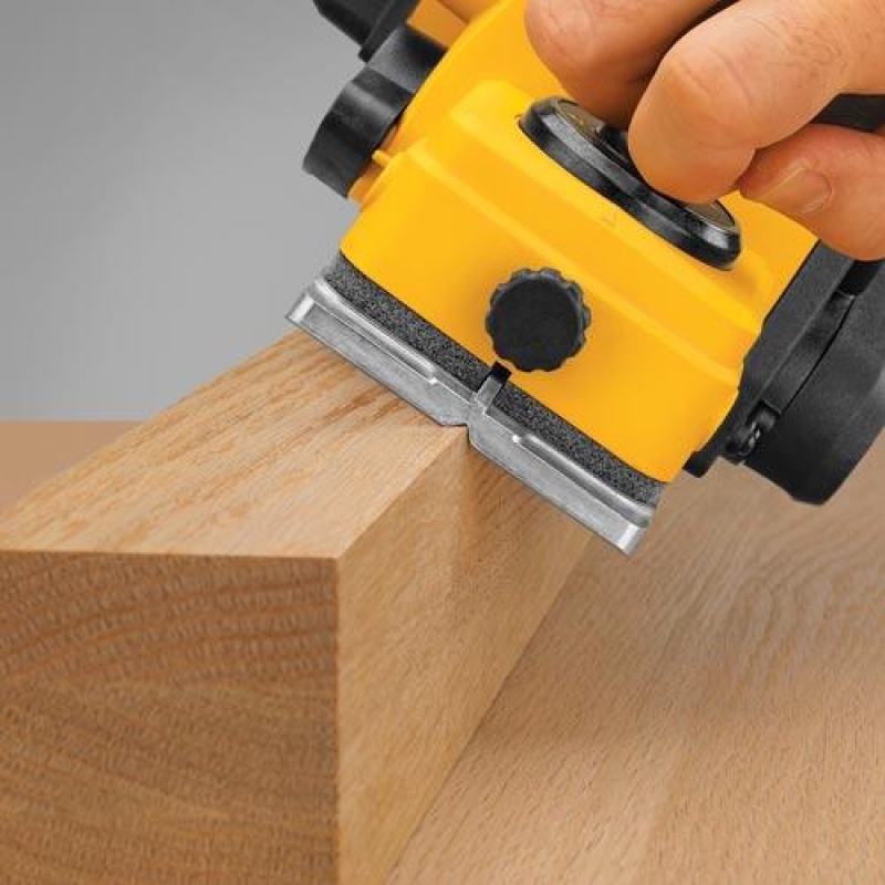 DeWALT D26677K 5.5-Amp Corded Hand Planer Kit - Image 3