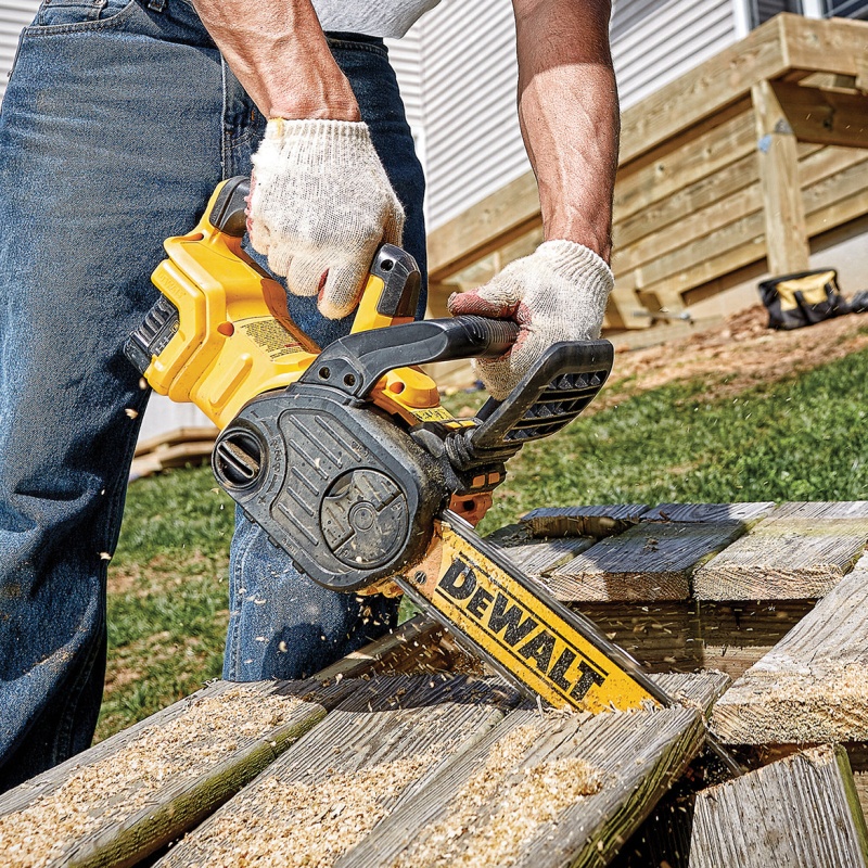 DeWALT DCCS620P1 20V MAX 12-Inch 5Ah Cordless Lithium-Ion Chainsaw Kit - Image 4