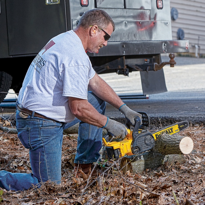 DeWALT DCCS620P1 20V MAX 12-Inch 5Ah Cordless Lithium-Ion Chainsaw Kit - Image 6