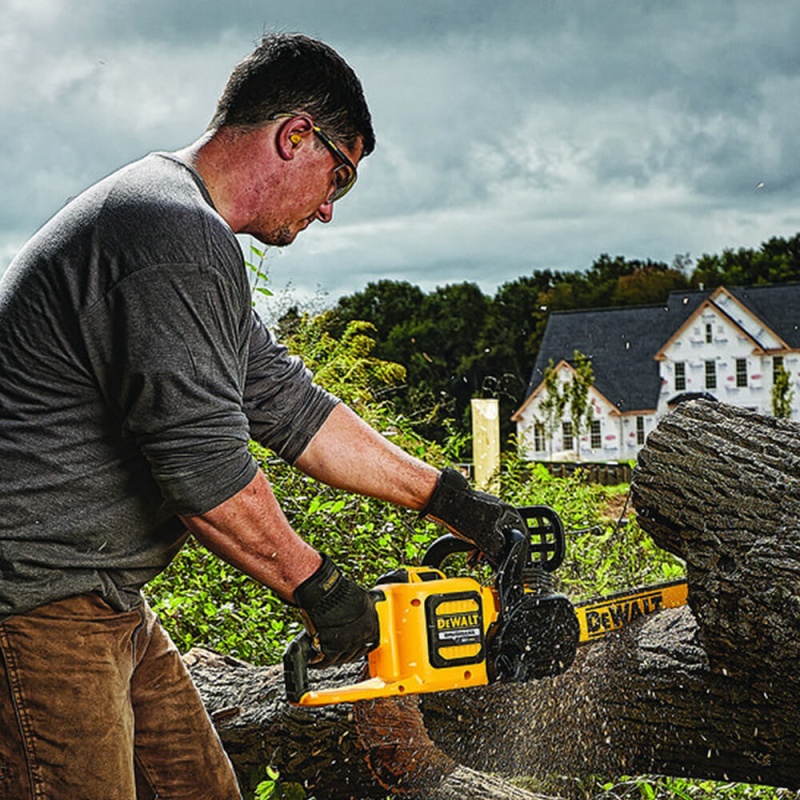 DeWALT DCCS670B 60V MAX FLEXVOLT 16" Cordless Lithium-Ion Chainsaw - Bare Tool - Image 5