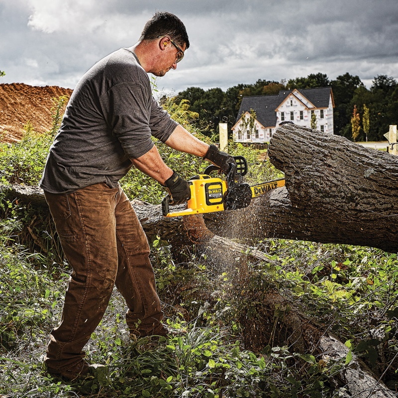 DeWALT DCCS670X1 60V MAX FLEXVOLT 16" 3.0Ah Brushless Lithium-Ion Chainsaw Kit - Image 5