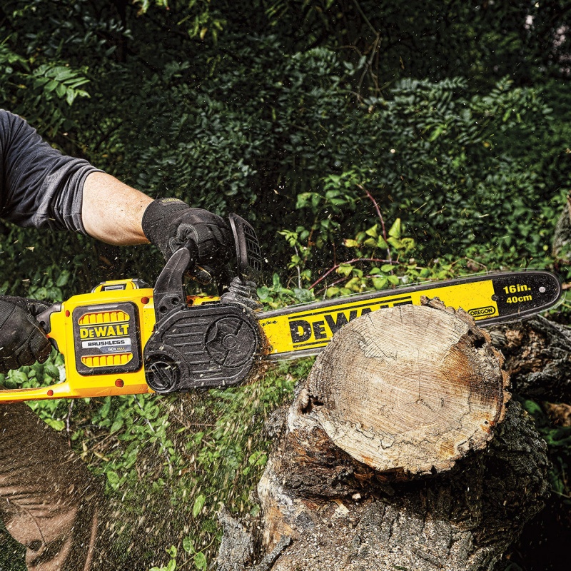 DeWALT DCCS670X1 60V MAX FLEXVOLT 16" 3.0Ah Brushless Lithium-Ion Chainsaw Kit - Image 7