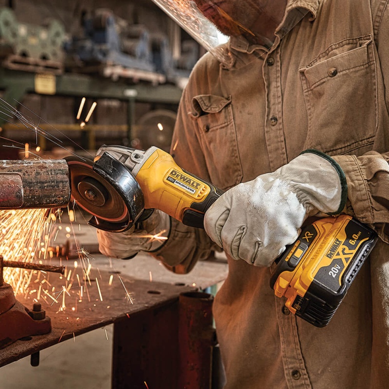 DeWALT DCG413R2 20V MAX XR 4-1/2-Inch Cordless Brushless Angle Grinder Kit - Image 4