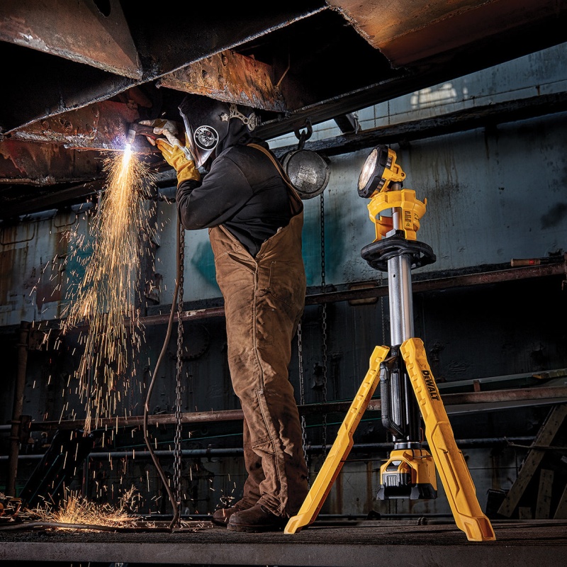 DeWALT DCL079B 20V MAX Heavy Duty Cordless LED Tripod Light - Bare Tool - Image 2