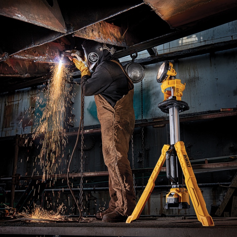 DeWALT DCL079R1 20V MAX 6Ah Heavy Duty Cordless LED Tripod Light Kit - Image 8